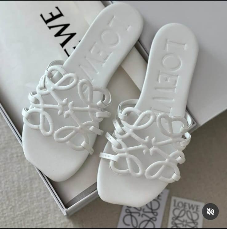 Loewe Petal Anagram Slides